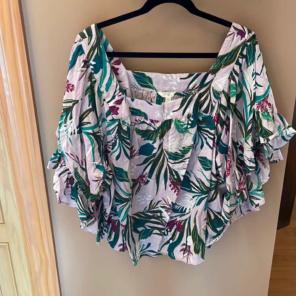 Flowy sleeve top